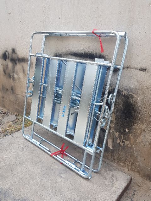 Baga sắt đặc gắn được nhiều loại xe gắn máy.