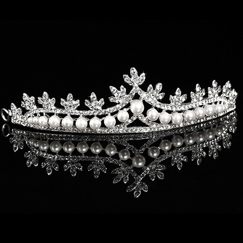 Vương MiệN Cho Cô Dâu HìNh ChiếC Lá