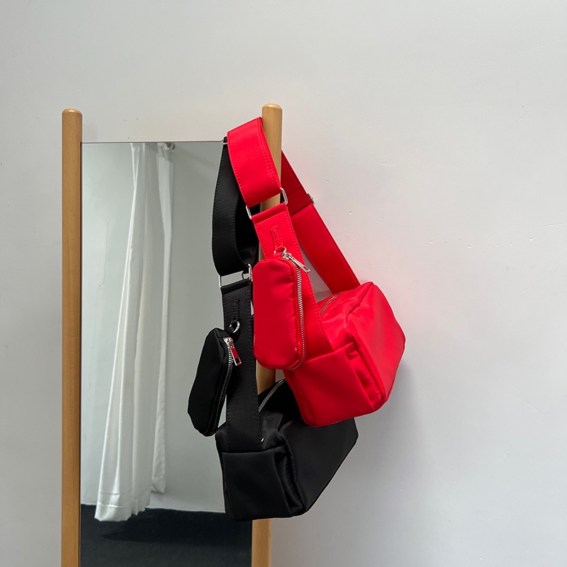 Túi đeo chéo IELGY hình vuông cỡ nhỏ ba chiều màu đỏ/ đen thời trang cho nữ