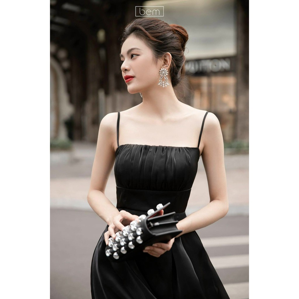 [Freeship 50K] Mẫu hottrend -Đầm xoè hoa cổ yếm dây đen | BigBuy360 - bigbuy360.vn