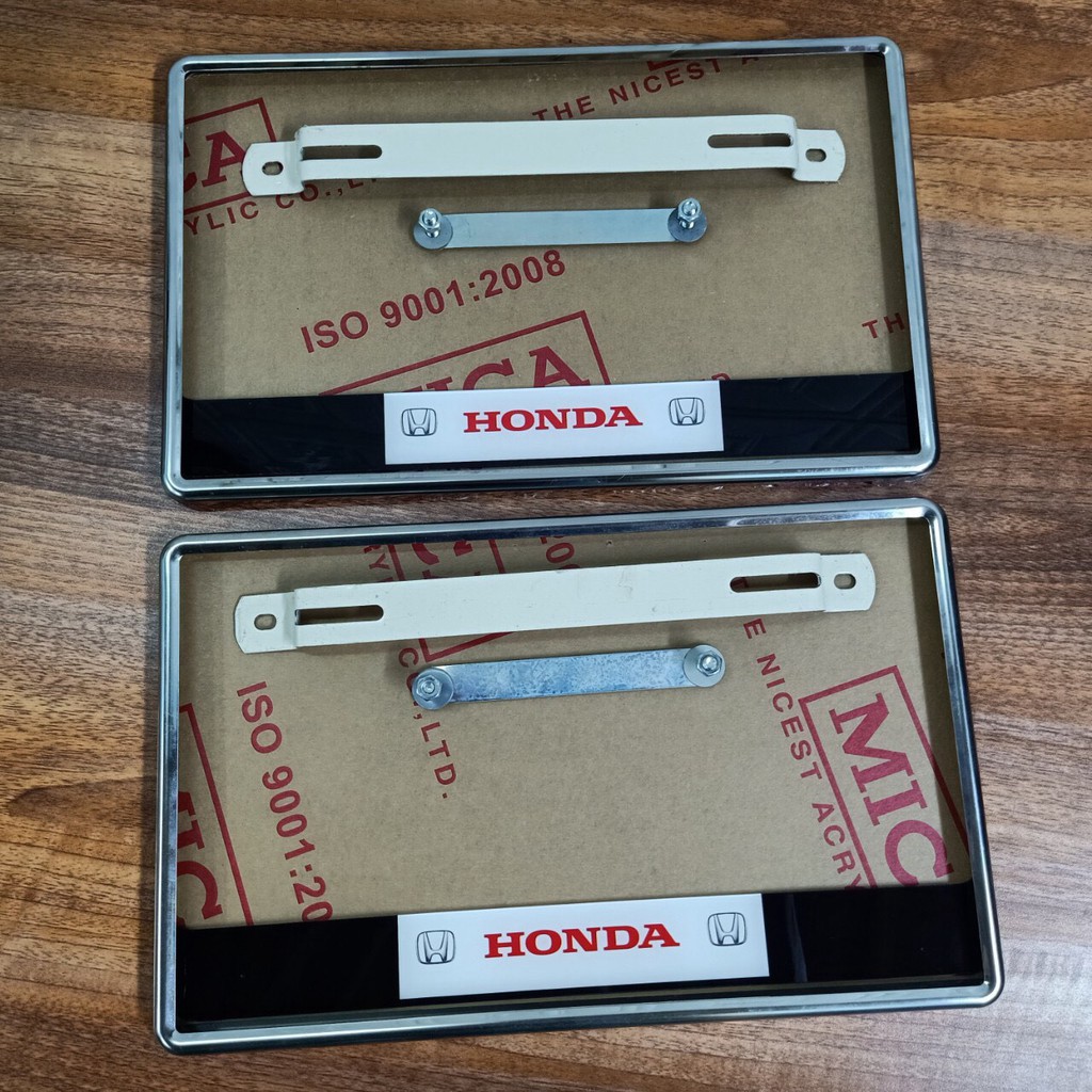 Khung biển số ô tô có logo HYUNDAI ,Khung inox 304 có viền ,mica,ốc ít dùng cho biển số mới 2 chiếc trước sau bằng nhau
