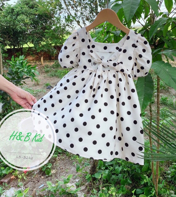 Váy chấm bi bé gái