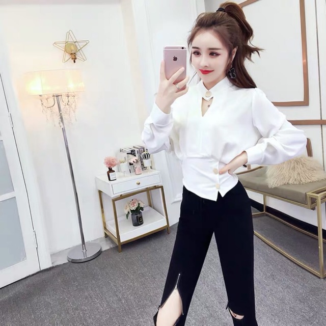 Áo khoét cổ tim