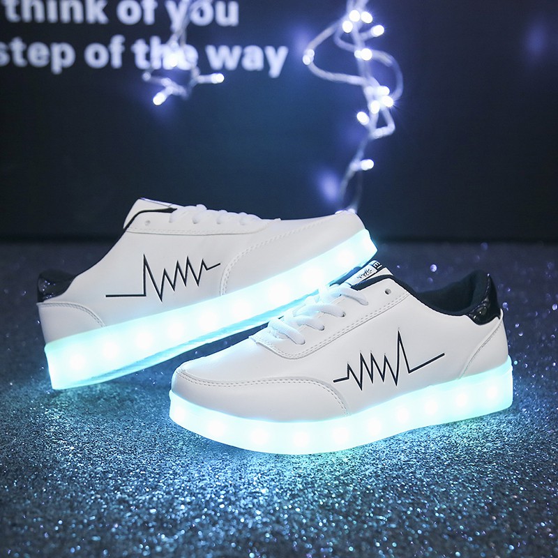 Giày phát sáng màu trắng nhịp tim màu đen phát sáng 7 màu 11 chế độ đèn led cực đẹp (video thật)