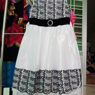 Mình bán combo đầm cho hảng si giá tốt, combo gồm có 5 chiếc chỉ với giá 200 nghìn đồng, combo 05 chiếc đầm bé nhiều màu