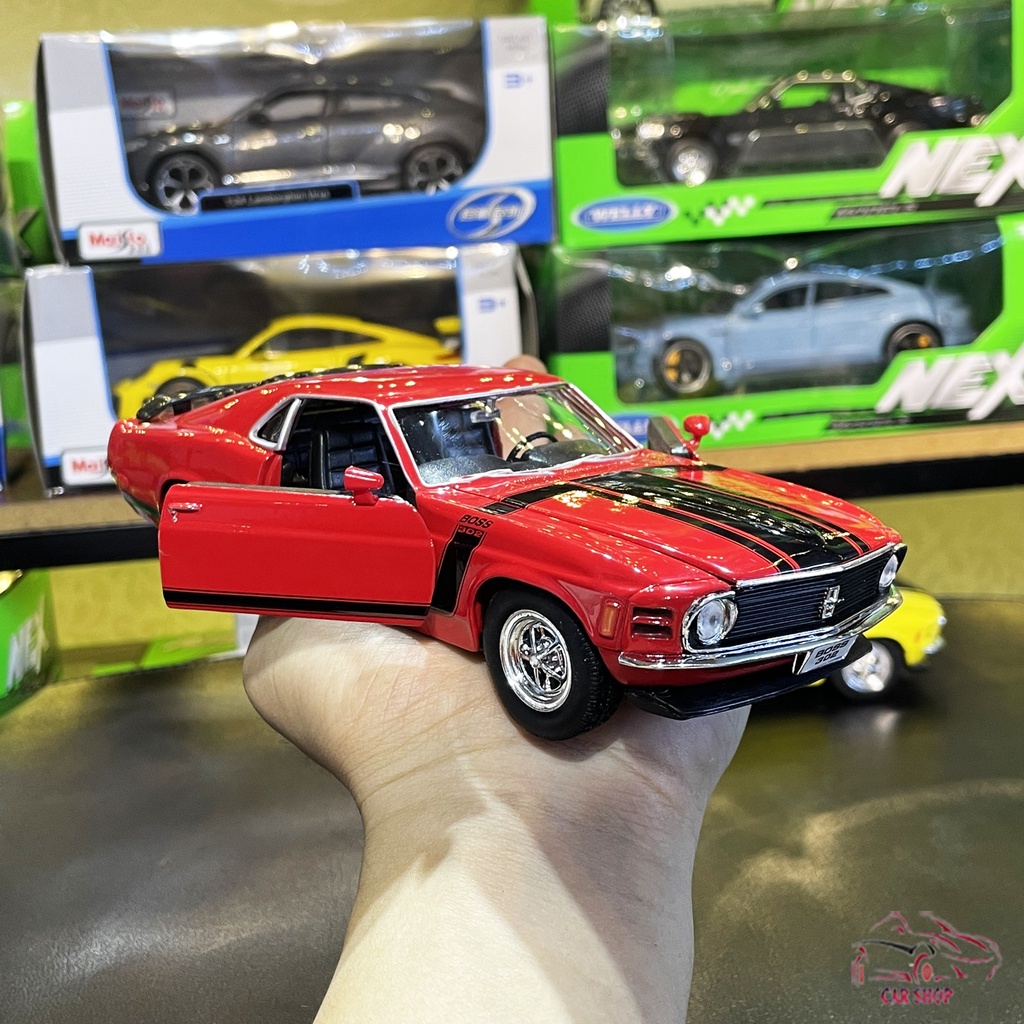 Mô hình xe cổ Ford Mustang Boss 302 1970 tỉ lệ 1:24 hãng Welly