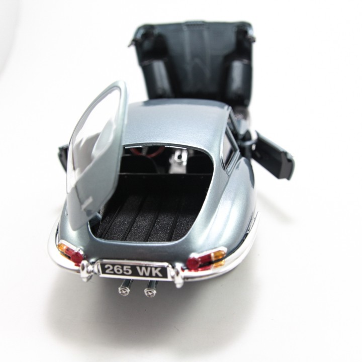 MÔ HÌNH XE JAGUAR E-TYPE COUPE SILVER/BLUE 1:18 BBURAGO - MH-18-12044