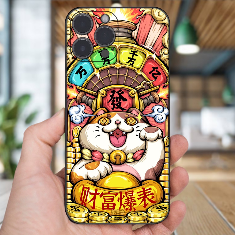 Ốp lưng iPhone 13 Pro Max dẻo đen cạnh vuông in hình Mèo Thần Tài dễ thương