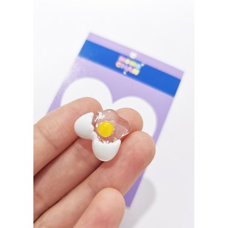 Charm quả trứng bị vỡ