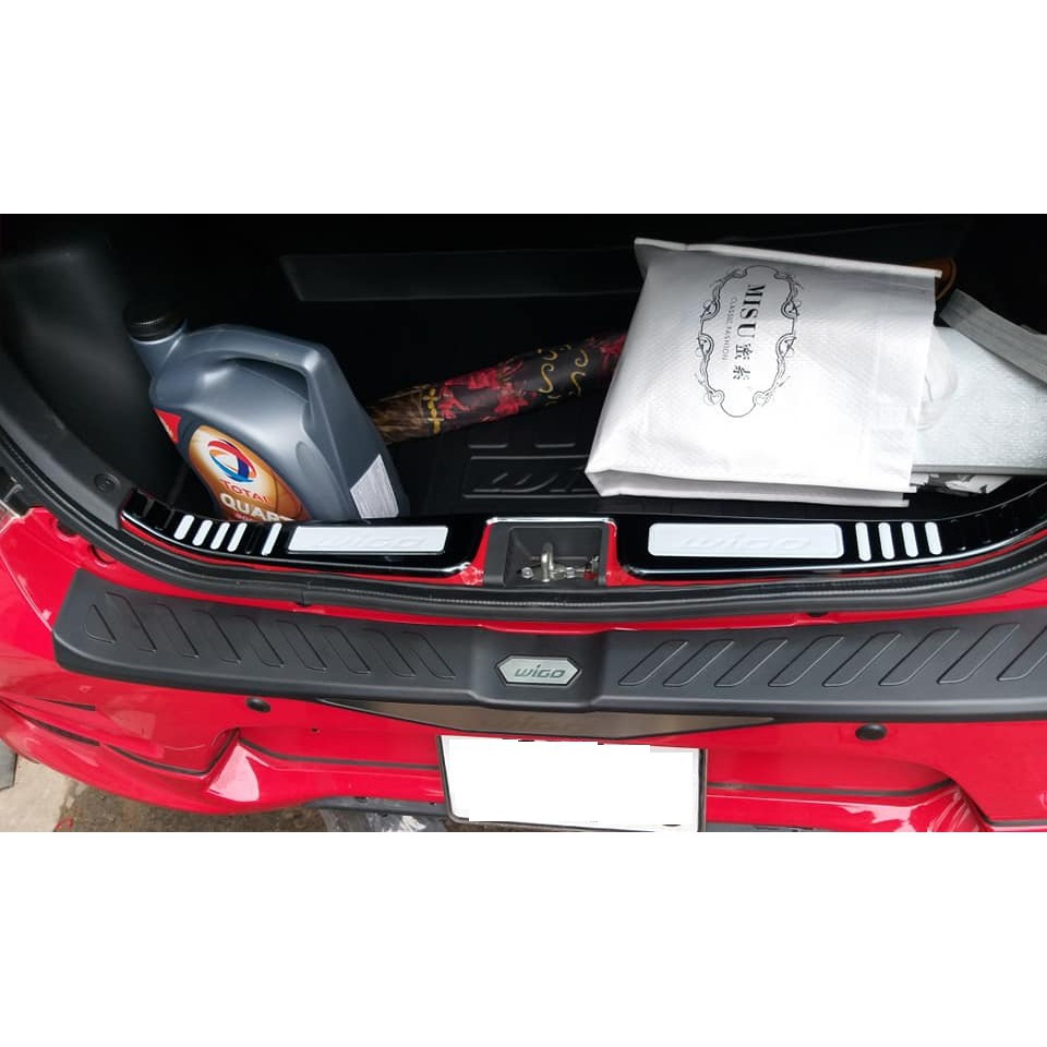 Chống trầy cốp ngoài nhựa đen Toyota Wigo