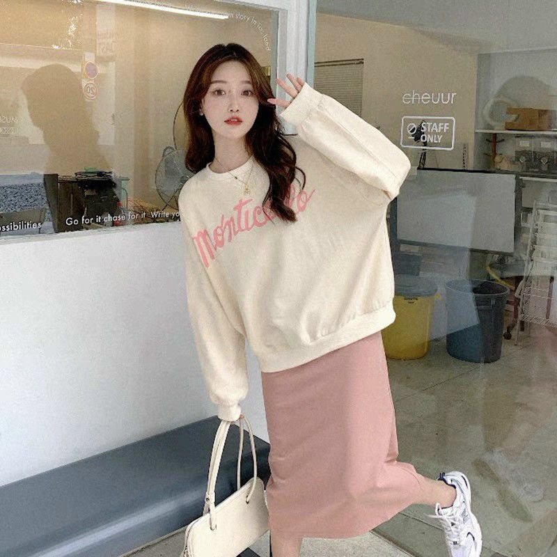 Set áo nỉ kem tay dài kèm chân váy midi hồng có hình thật trải sàn | BigBuy360 - bigbuy360.vn