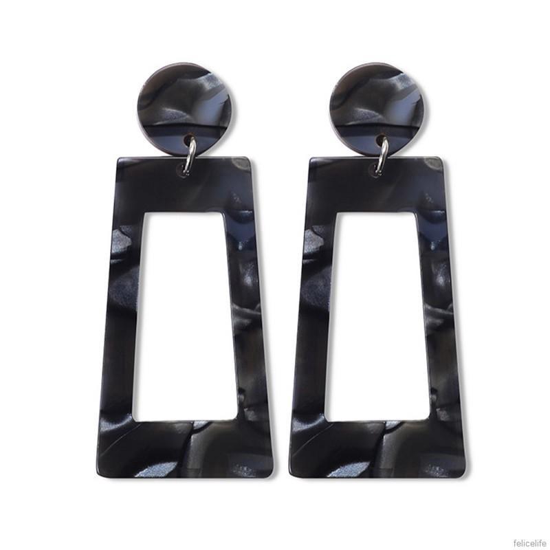 Hoa tai dáng vuông thiết kế đơn giản cho nữ