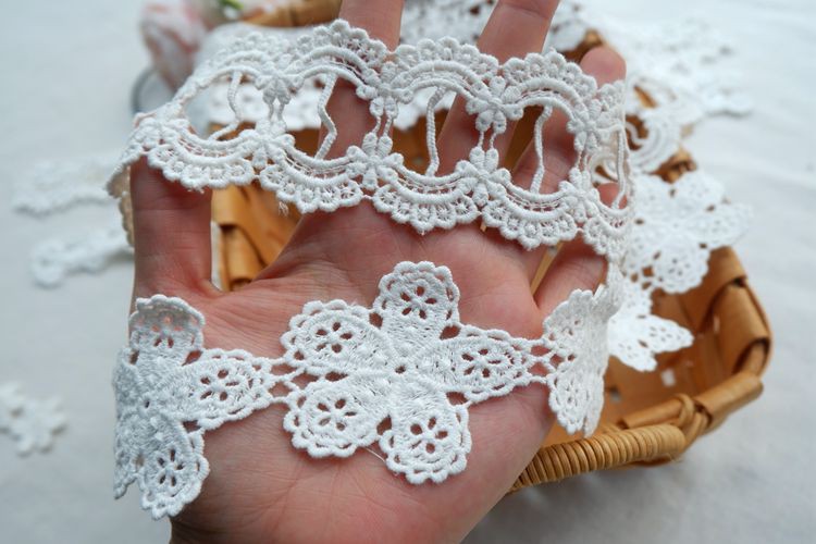 Miếng vải cotton thêu ren hoa 1.6cm tiện lợi