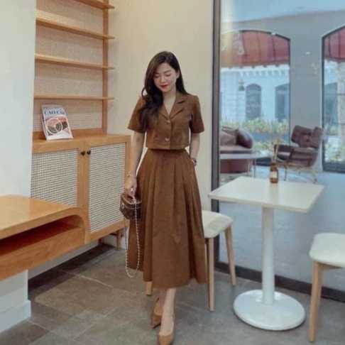 Set áo cổ vest dáng lửng phối chân váy xòe kiểu dáng Hàn Quốc cực xinh