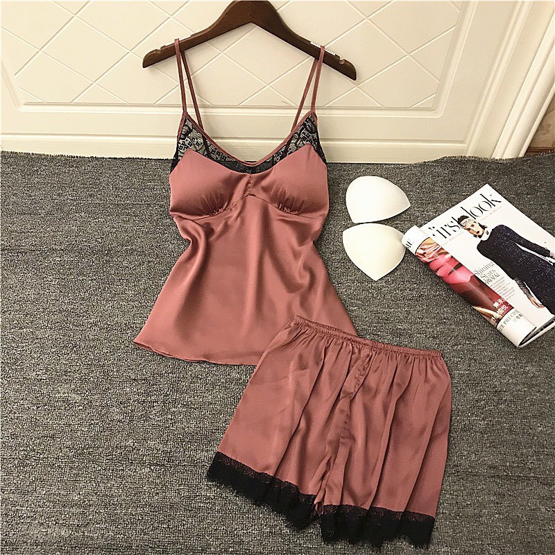 Đồ Ngủ 2 Dây Quần Cộc Ren Xẻ Mặc Nhà Lụa Satin Cao Cấp AMK.10043