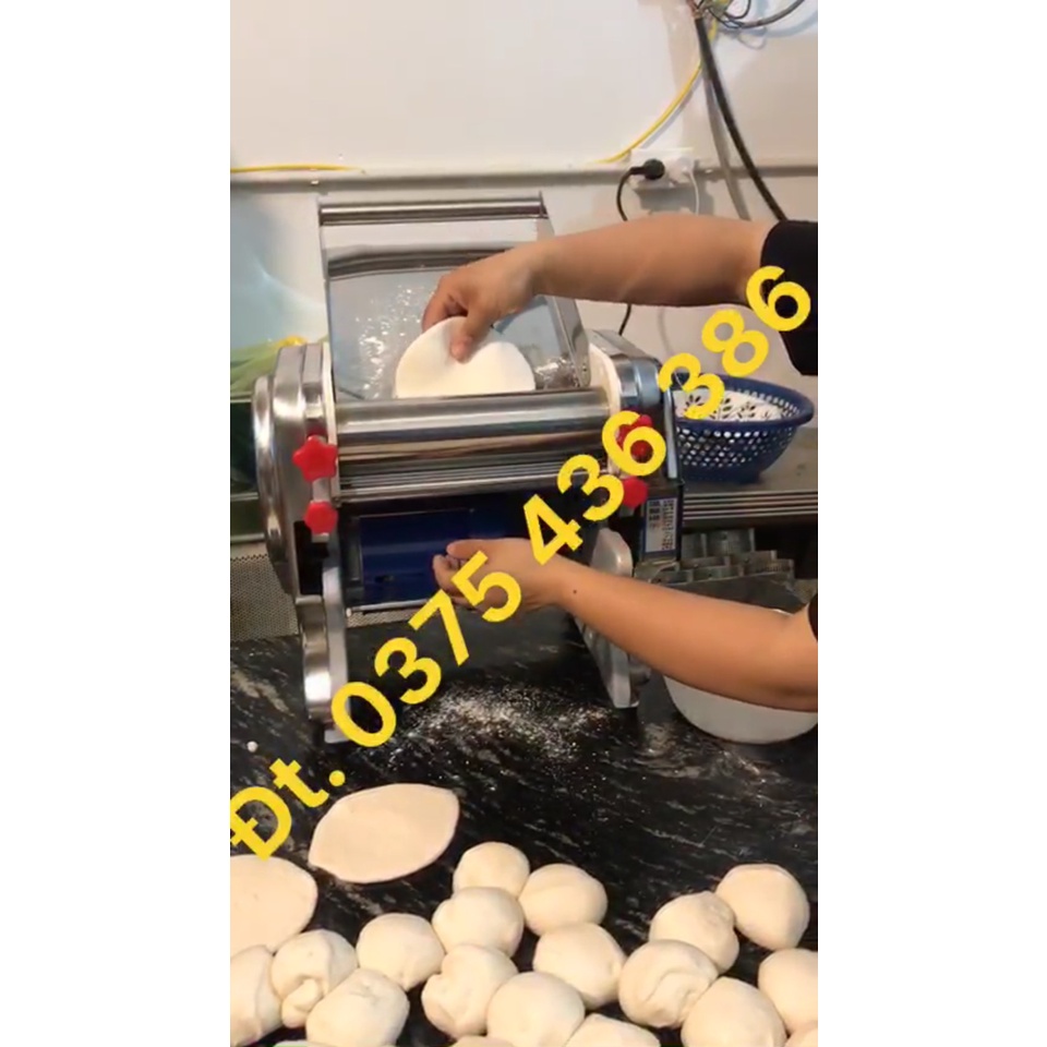 Máy cán bột làm vỏ bánh bao, há cảo, sủi cảo chạy bằng điện FKM220