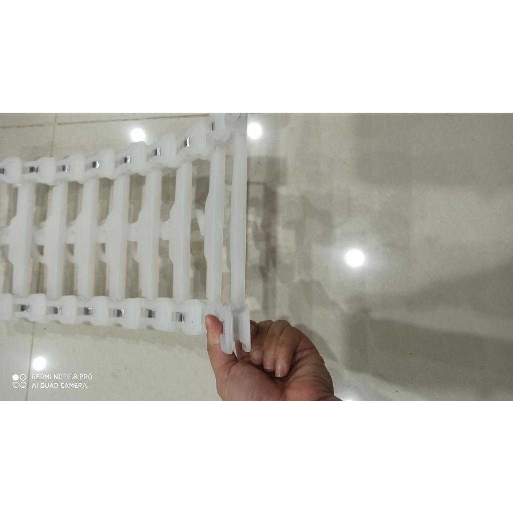 Móc treo quần áo trẻ em bằng nhựa giá rẻ - mắc kẹp quần manetti trẻ em màu cam, trắng, đen hàng loại 1