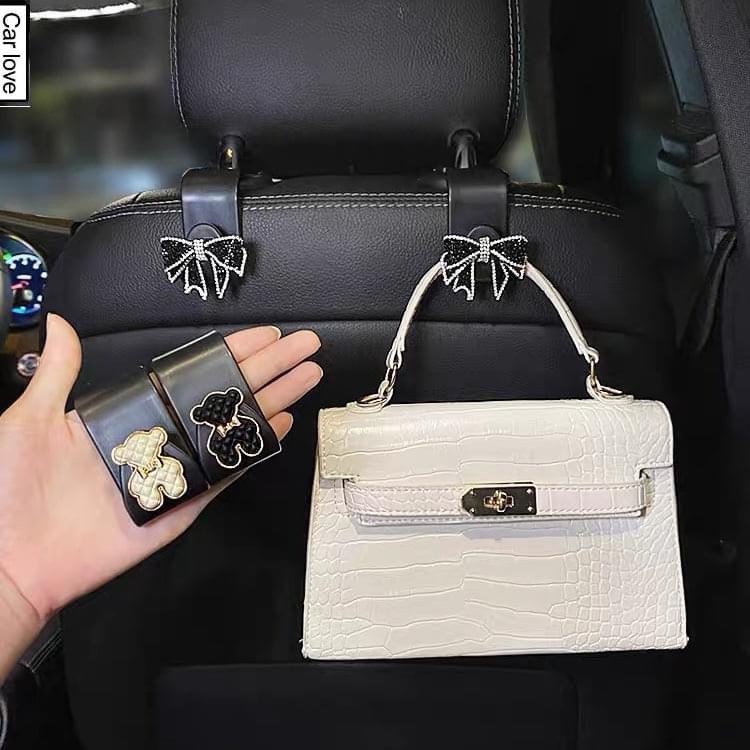 Móc Treo Đồ Gắn Ghế Ngồi Xe Hơi Cao Cấp Hình Thiên Nga Nơ Gấu Trà Hoa Cúc