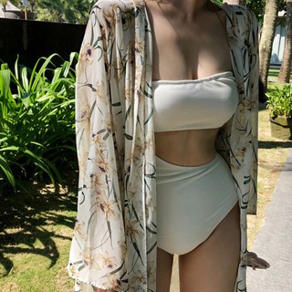 Bikini cổ yếm cut-out trắng tinh tế