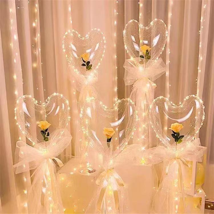 Bó hoa hồng hình trái tim phát sáng dùng trang trí tiệc cưới