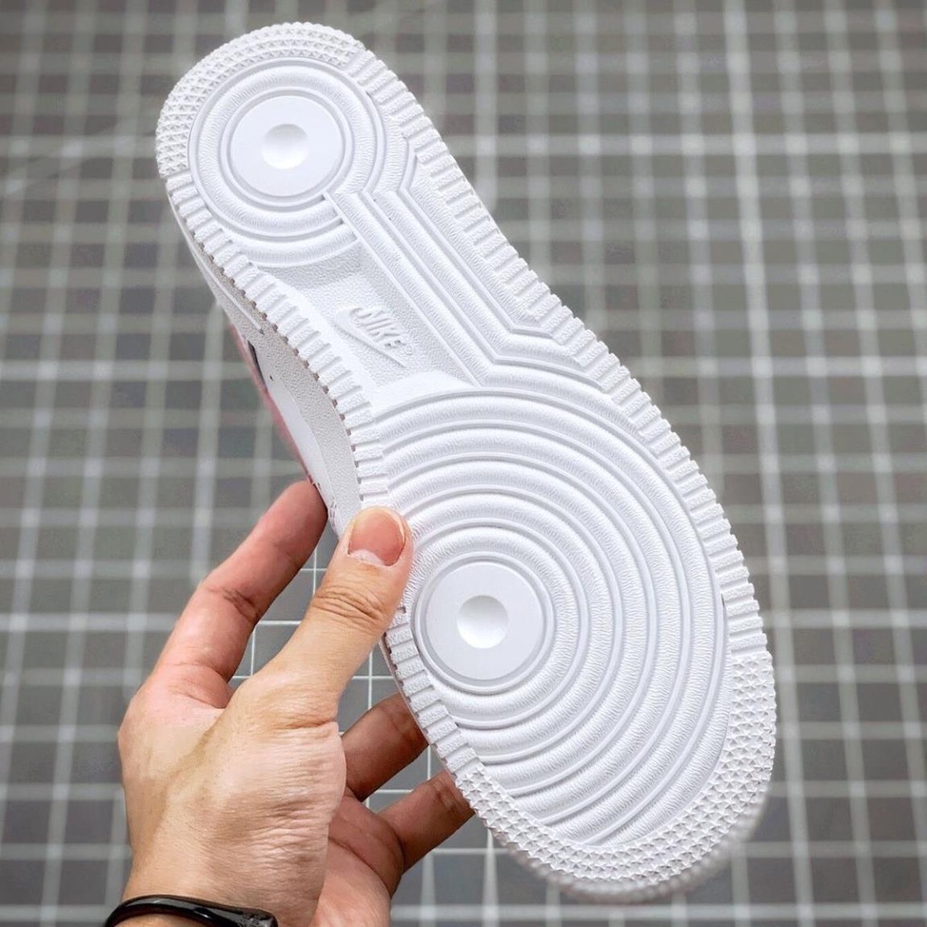 Giày thể thao nữ AF1 trắng móc hồng cổ thấp, Giày sneaker nữ AF1 trắng vệt màu hồng đầy đủ bill box và phụ kiện