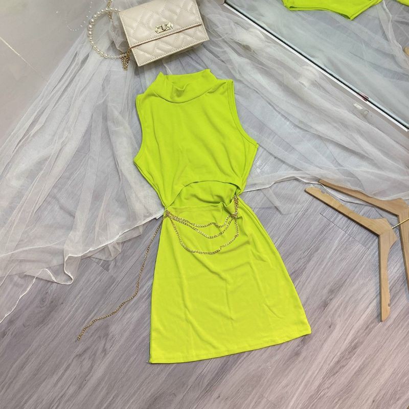 Đầm body cổ lọ  khoét eo đính xích