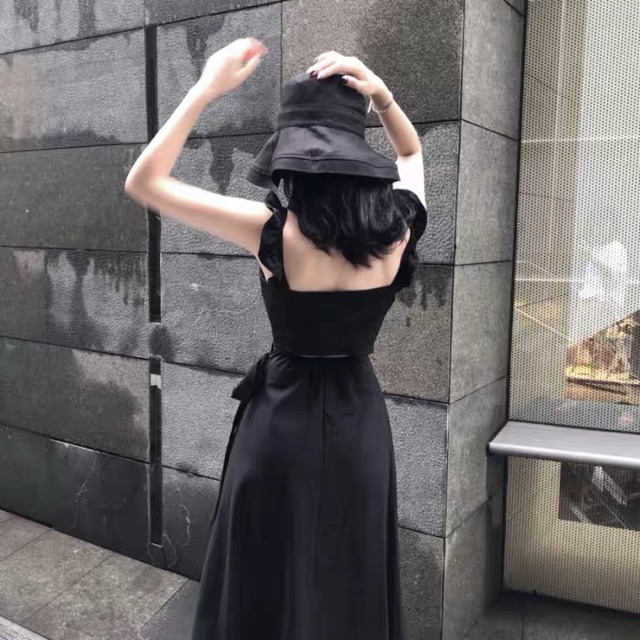 Váy xoè 2 dây, xẻ tà