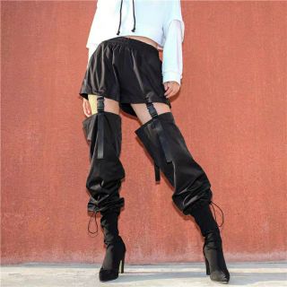Quần Lisa Black Pink Xẻ Đùi