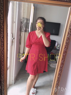 Váy cổ V chấm bi