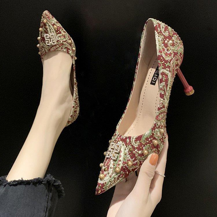 Giày cao gót họa tiết thêu phong cách Trung Hoa thời trang mùa đông cho nữ 2023