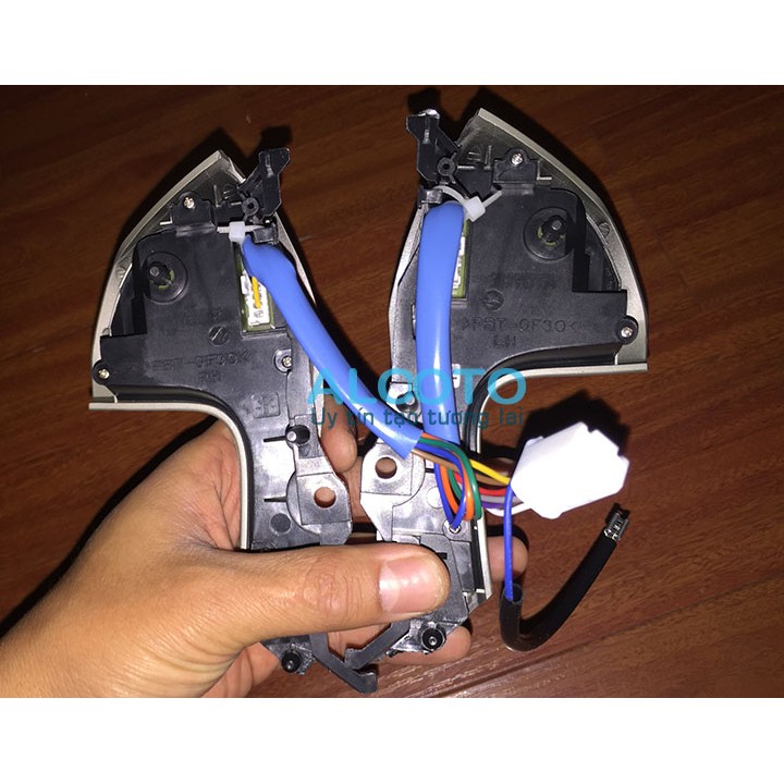 Khiển vô lăng camry 2009-2010-2011-2012 dùng để thay thế và nâng cấp chức năng nghe gọi rảnh tay và ra lệnh giọng nói | BigBuy360 - bigbuy360.vn