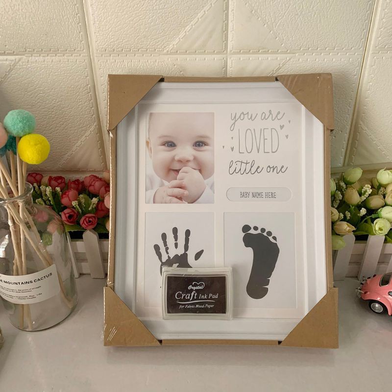 Khung ảnh in dấu chân tay và dấu chân 12 tháng làm quà tặng xinh xắn cho bé sơ sinh
