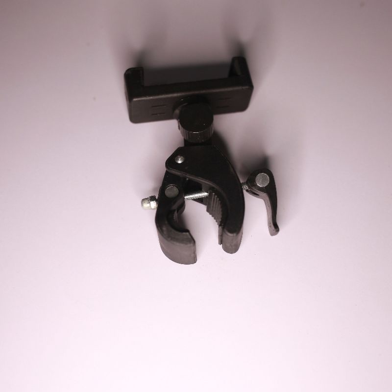 Kẹp điện thoại gắn chân đèn livestream.