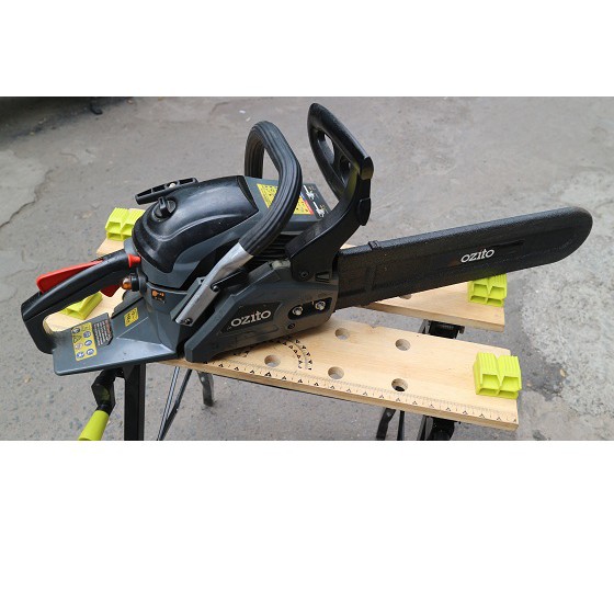 Cưa xích xăng 2 thì Ozito lam 406mm
