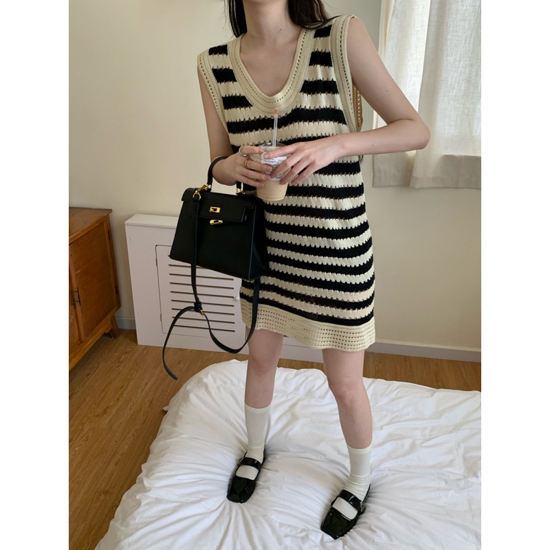 Đầm Dệt Kim Hai Dây Dáng Rộng Kẻ Sọc Phong Cách Hàn Quốc