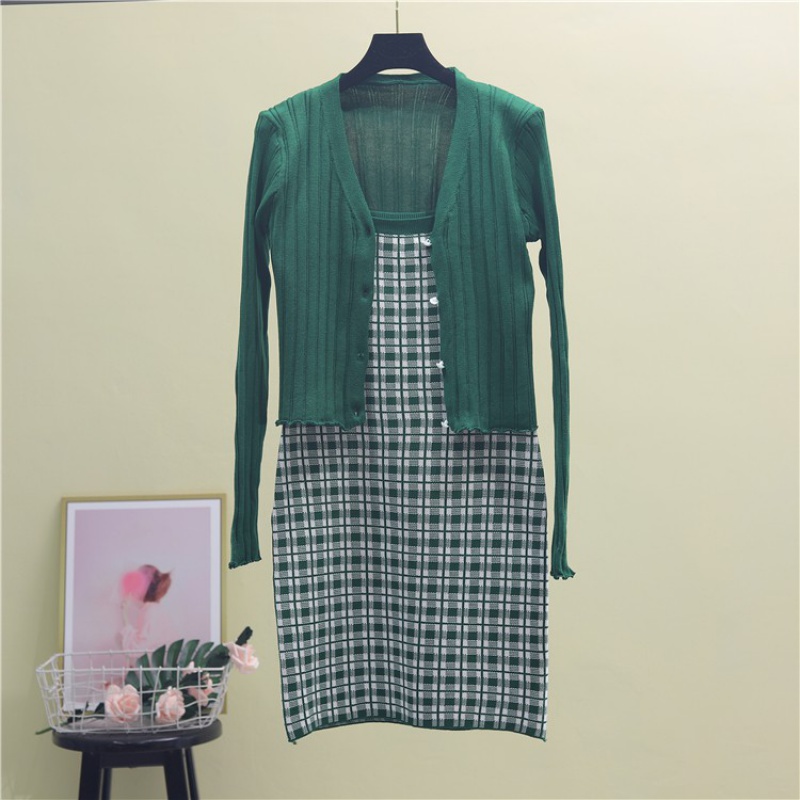 Set 2 Món Gồm Áo Cardigan Len Dài Tay Kèm Váy Ca Rô Không Tay Quyến Rũ