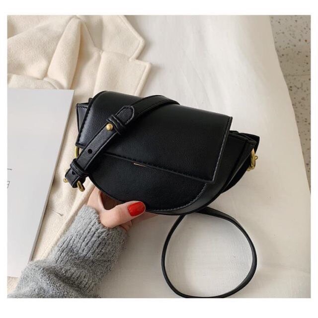 Túi đeo chéo hình bán nguyệt xinh xắn - ST243