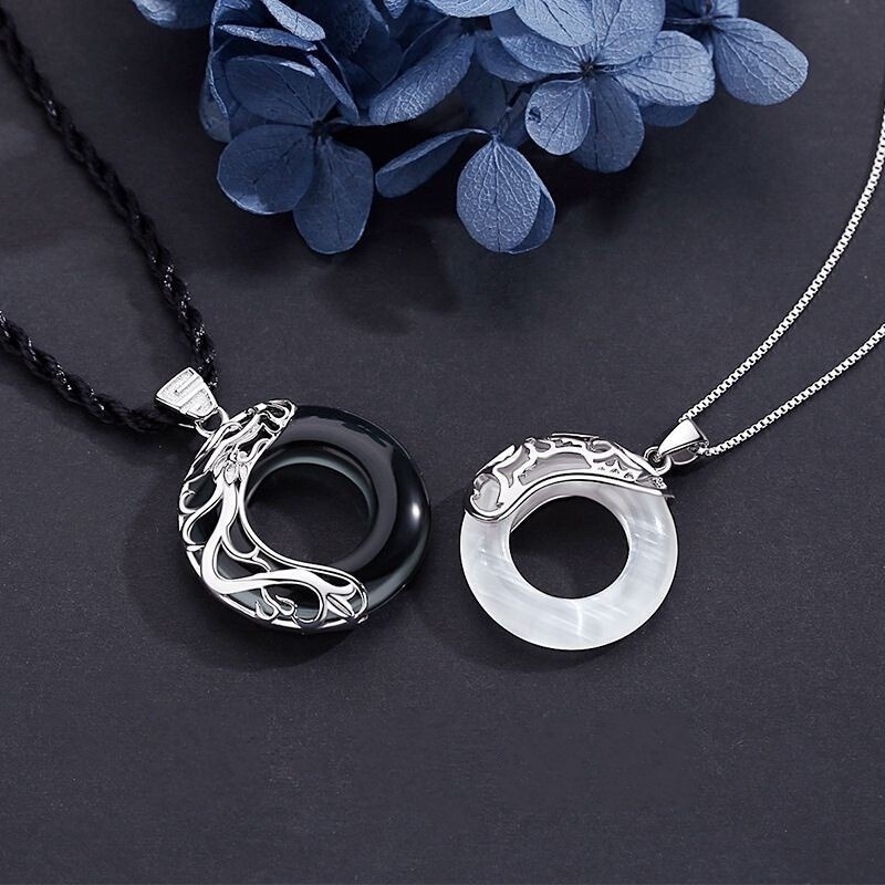 Set 2 Vòng cổ Mặt Ngọc Bích Tròn Đen Trắng Thanh Lịch Phong Cách Vintage Dành Cho Cặp Đôi