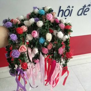 Vòng hoa đội đầu  chụp ảnh kỷ yếu