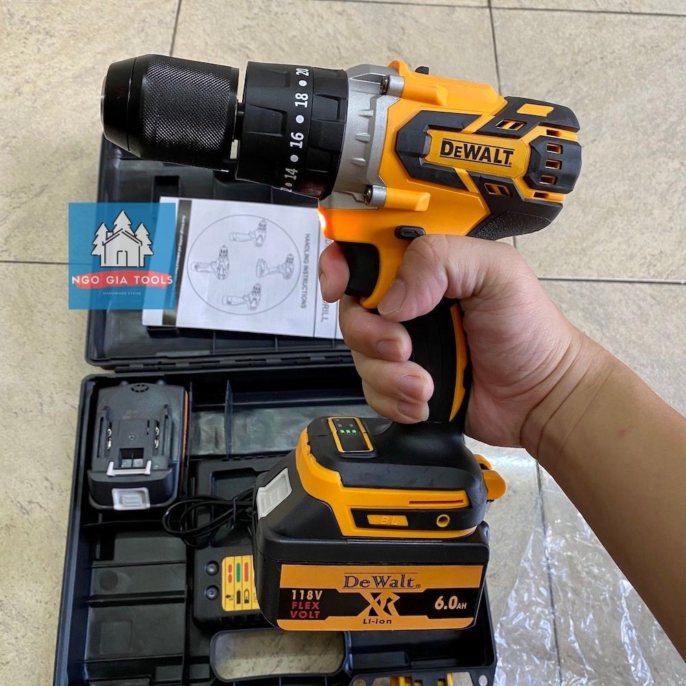 Khoan pin Dewalt 118v 2 pin, đầu 13mm không chổi than (có pin thay)