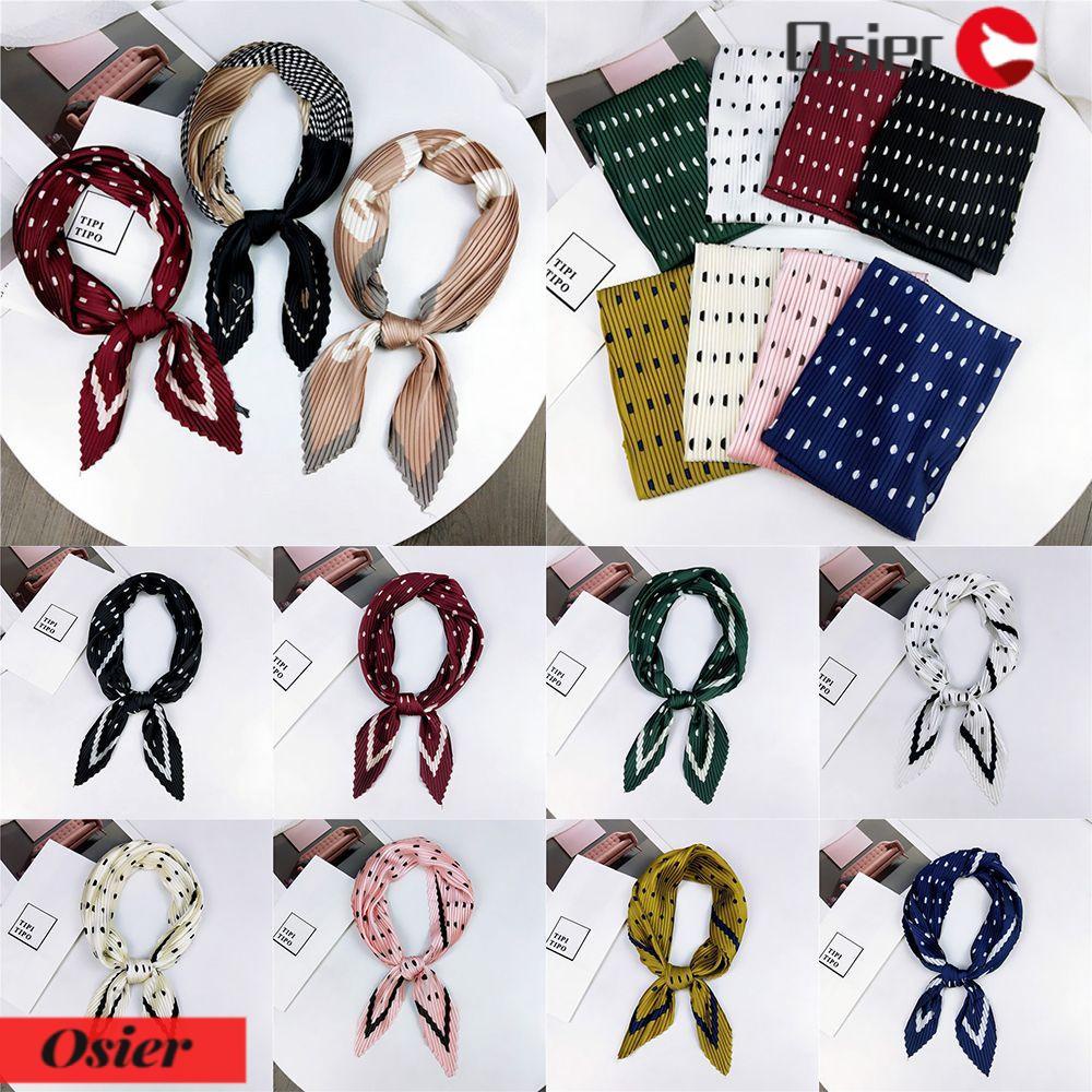 Khăn lụa quấn cổ phong cách retro
