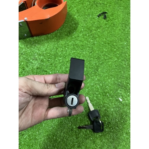Móc treo đồ tích hợp khoá nón bảo hiểm gắn xe Xsr155 và các dòng xe khác