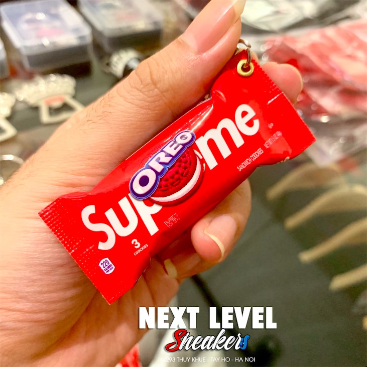 Móc khóa Supreme x OREO