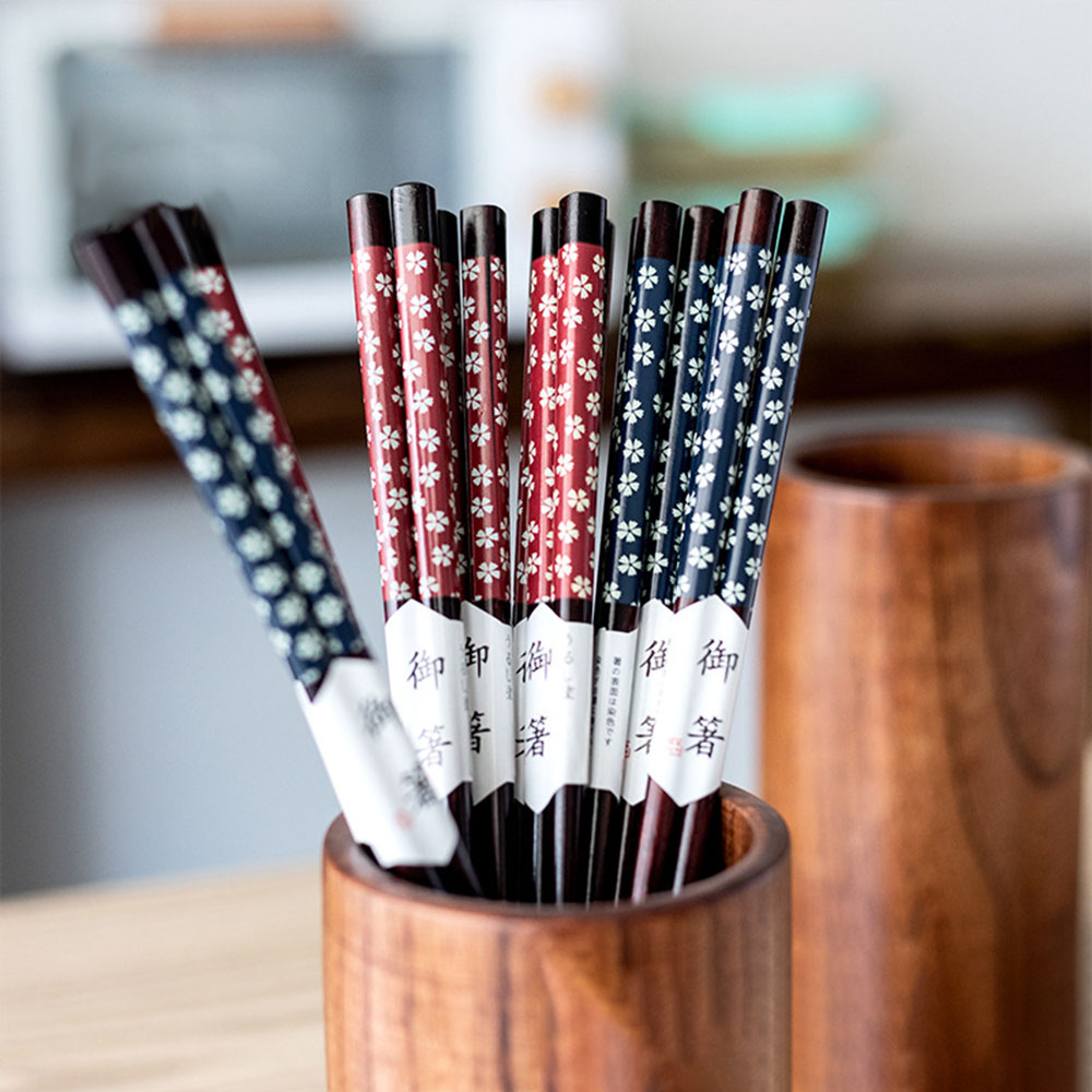 Đũa Gỗ Đầu Nhọn In Họa Tiết Hoa Anh Đào Xinh Xắn
