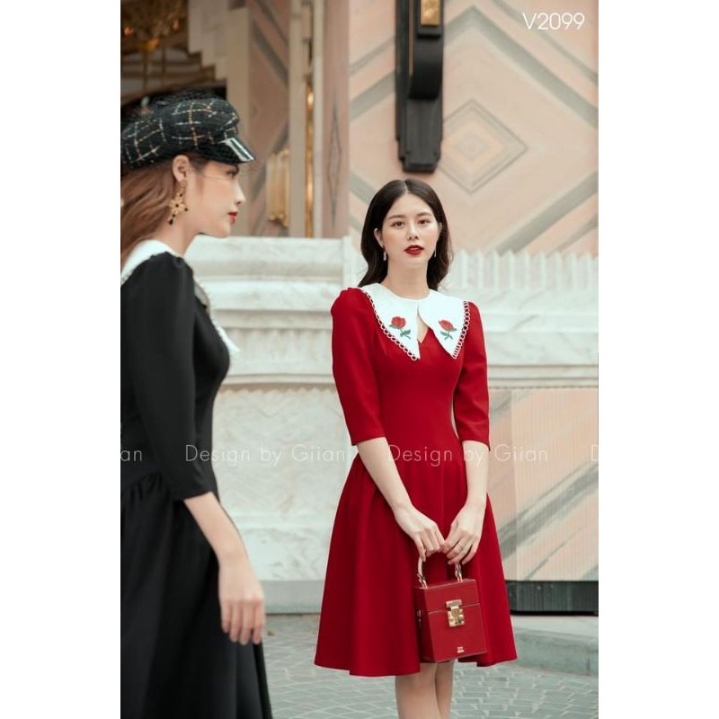 VÁY XÒE CỔ TRẮNG THÊU HOA HỒNG HAI MÀU