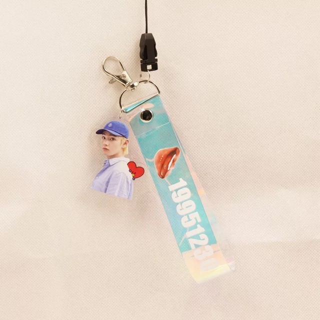 Nametag Hologram BTS - Dây đeo điện thoại Móc khoá BTS