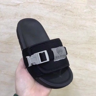 Dép cho bé yêu