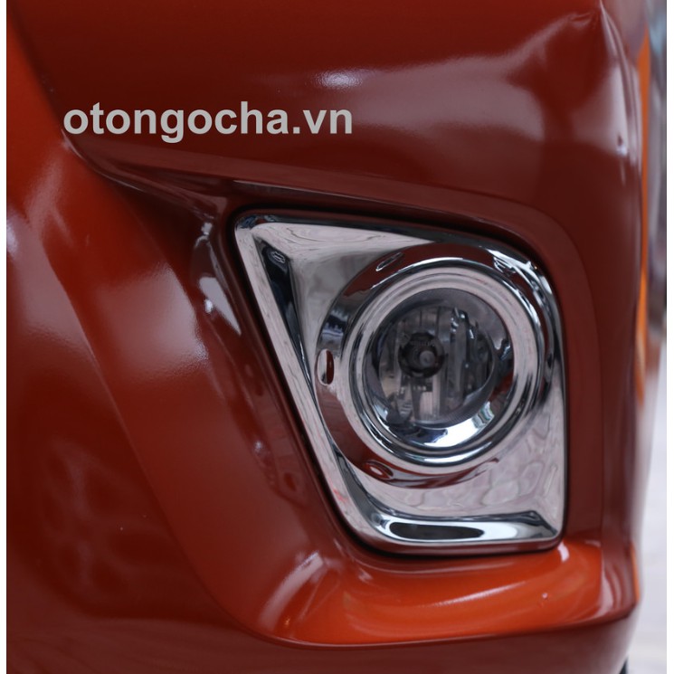Bộ Ốp Đèn Gầm Xe Toyota Hilux 2018-2019,2020 Mạ crom