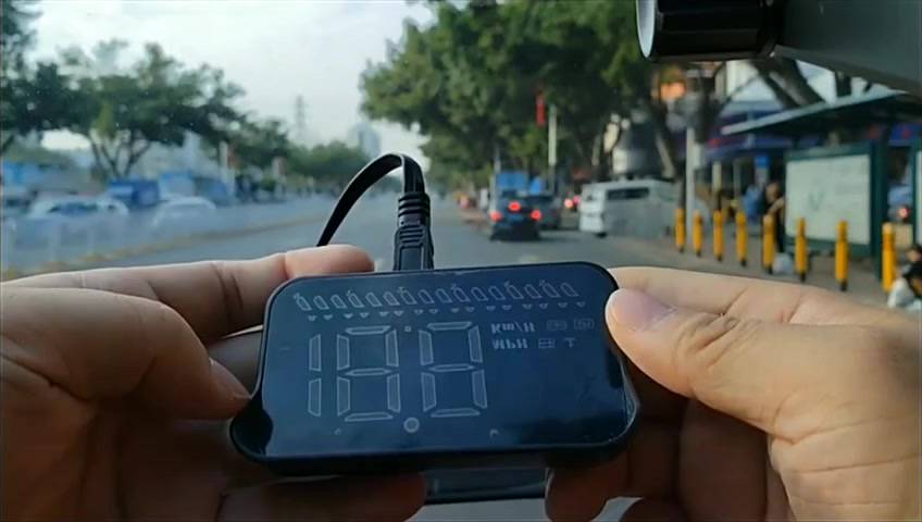 Bộ HUD Ô tô M7 OBD GPS Hiển Thị Tốc Độ & Thông Tin Lên Kính Lái