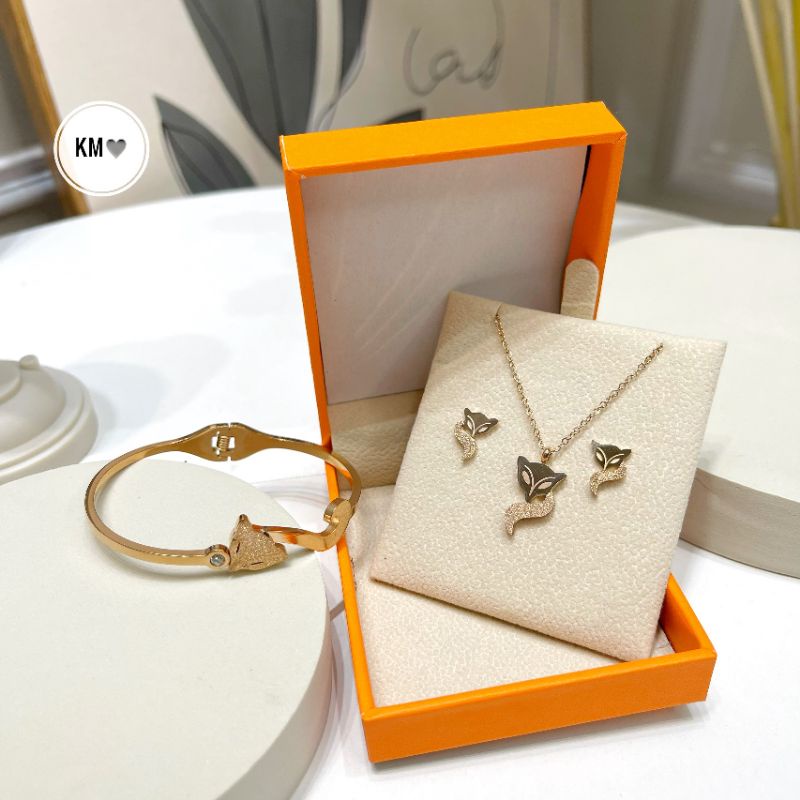 Set 3 món vòng cổ ,khuyên tai lắc tay Hồ Ly xuất sắc ạ.